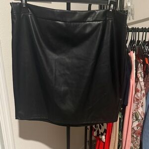 SHEIN Black Faux Leather Mini Skirt